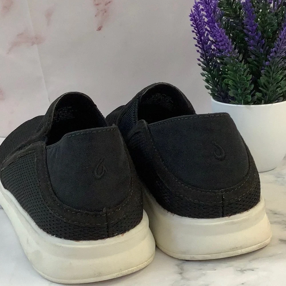 New Olukai (Olu = comfort, Kai = Ocean) Women's Slip-on shoe in Black Size 6.5